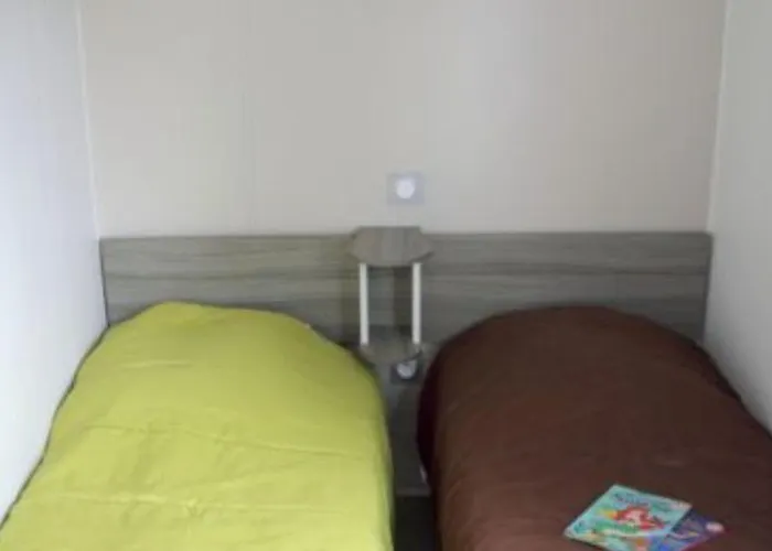 Camping Mobil-home Pmr Avec Terrasse à Brétignolles-sur-mer - Api-1-52-327