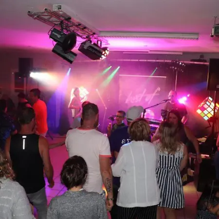 مكان تخييم Mobil-home Pmr Avec Terrasse A - Api-1-52-327