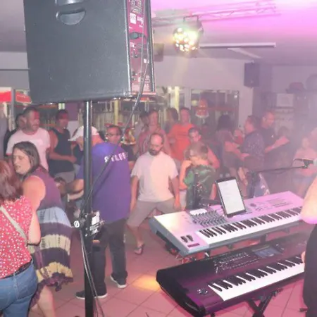 Mobil-home Pmr Avec Terrasse A - Api-1-52-327 مكان تخييم